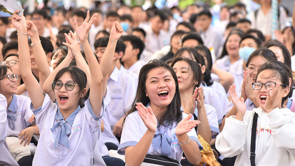 Học sinh hào hứng trong chương trình tư vấn nghề nghiệp